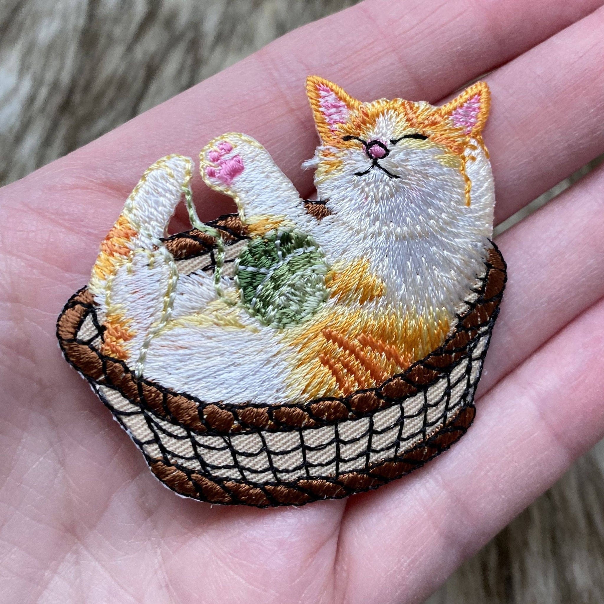 Cat in Basket, Playing with Yarn Ball, Pets, Kitten, Embroidered, Iron on Patch