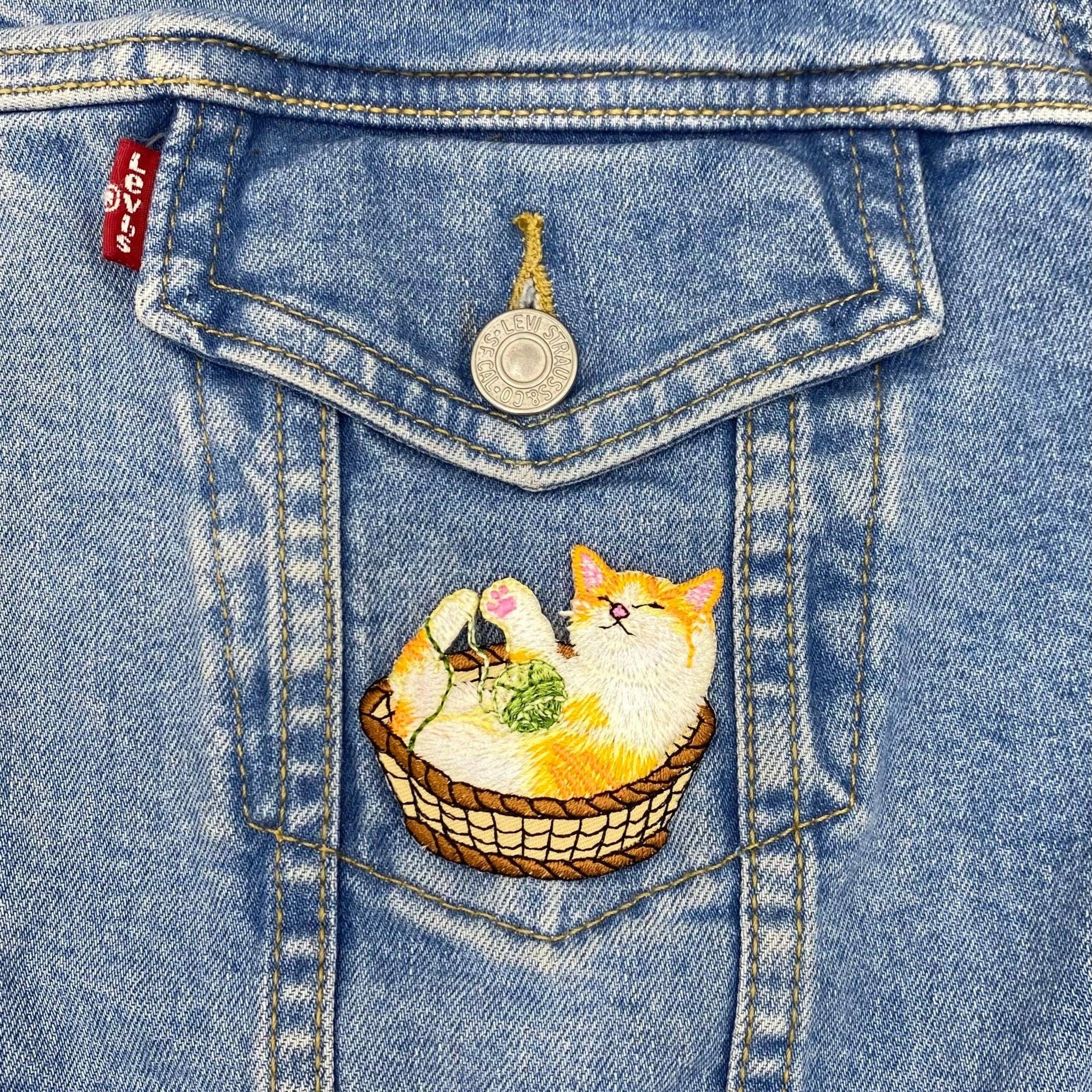 Cat in Basket, Playing with Yarn Ball, Pets, Kitten, Embroidered, Iron on Patch